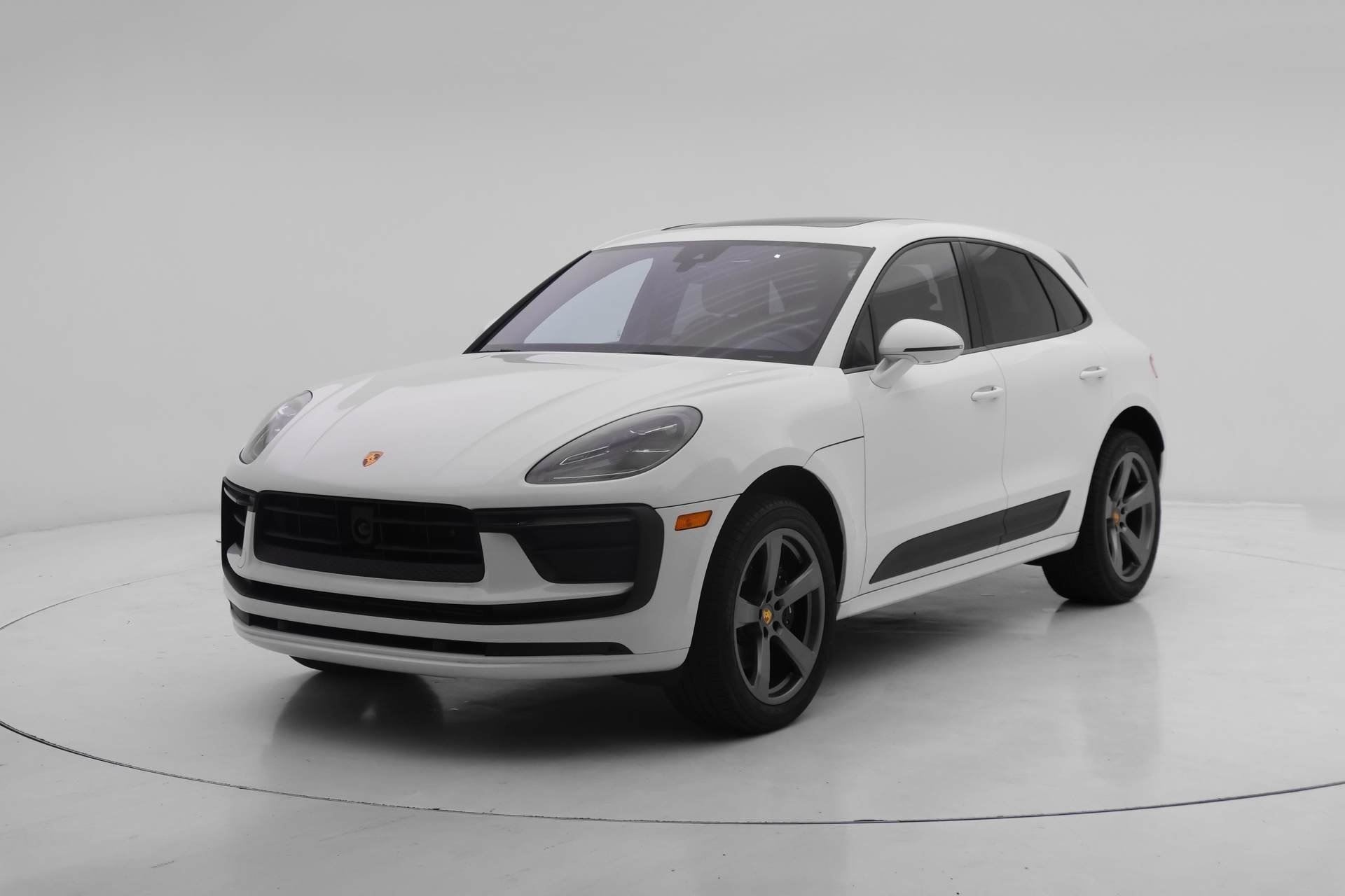 2025 Porsche Macan's photo