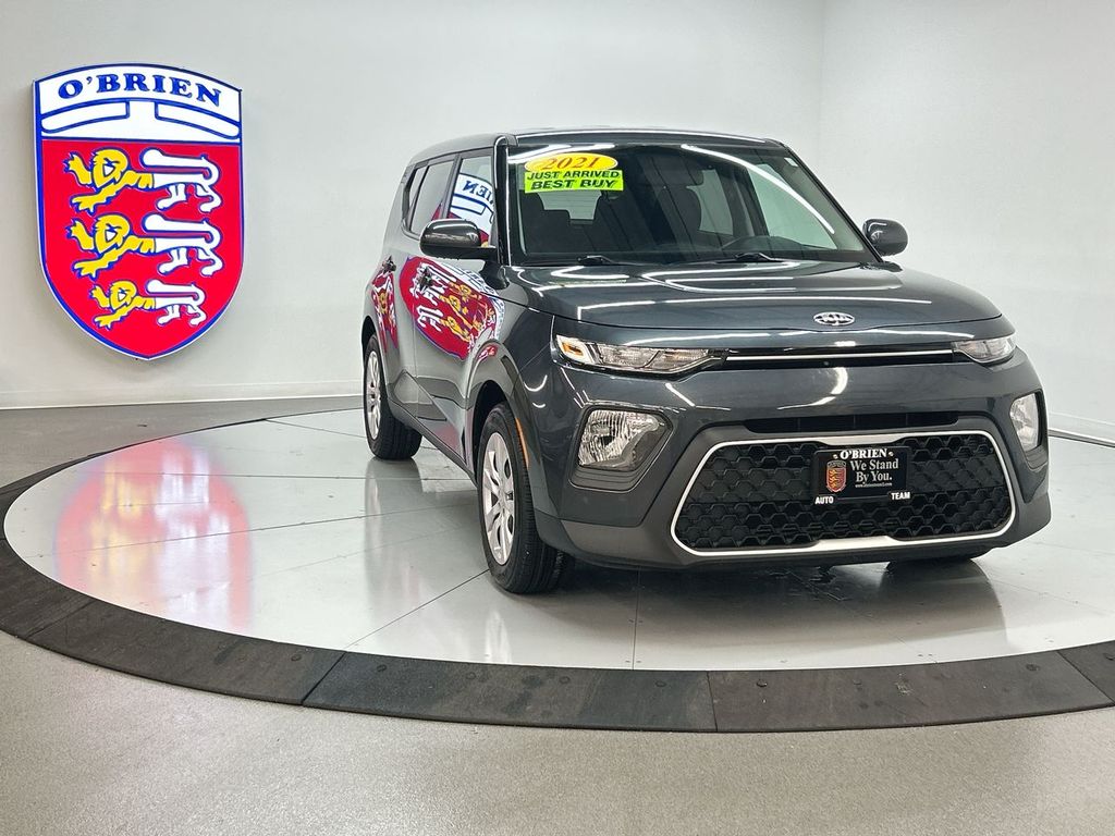 2021 Kia Soul LX's photo