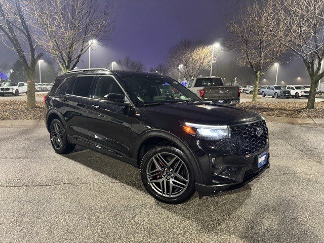 2025 Ford Explorer ST-LINE's photo