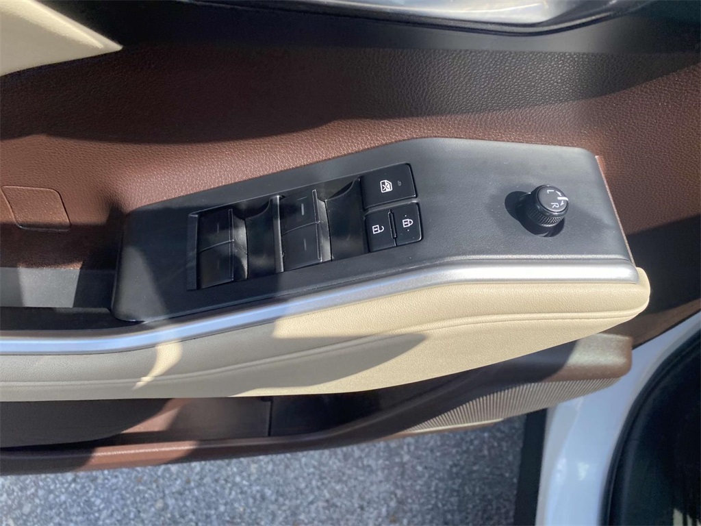 2022 Toyota Highlander XLE photo 12