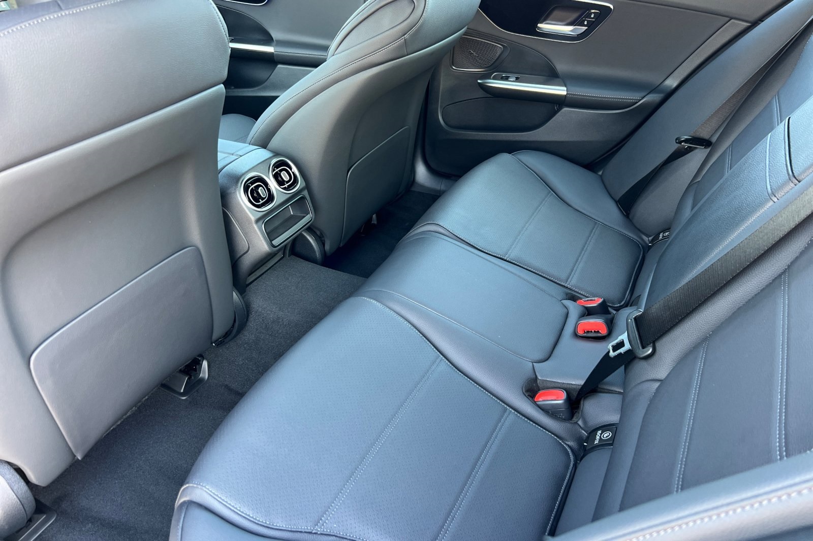 2025 Mercedes Benz C 300 photo 4