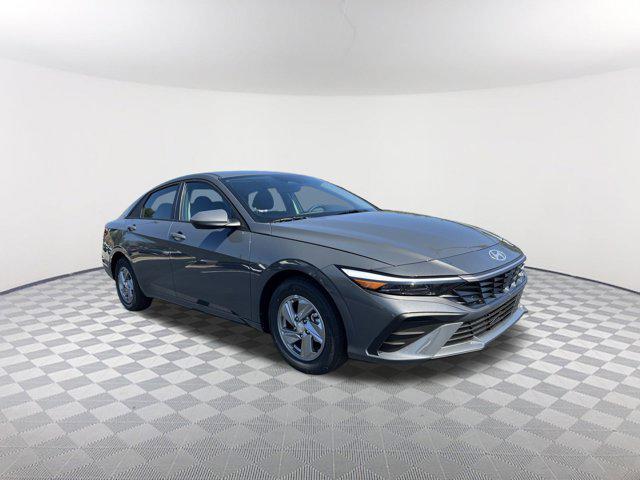 2025 Hyundai Elantra SE photo 3
