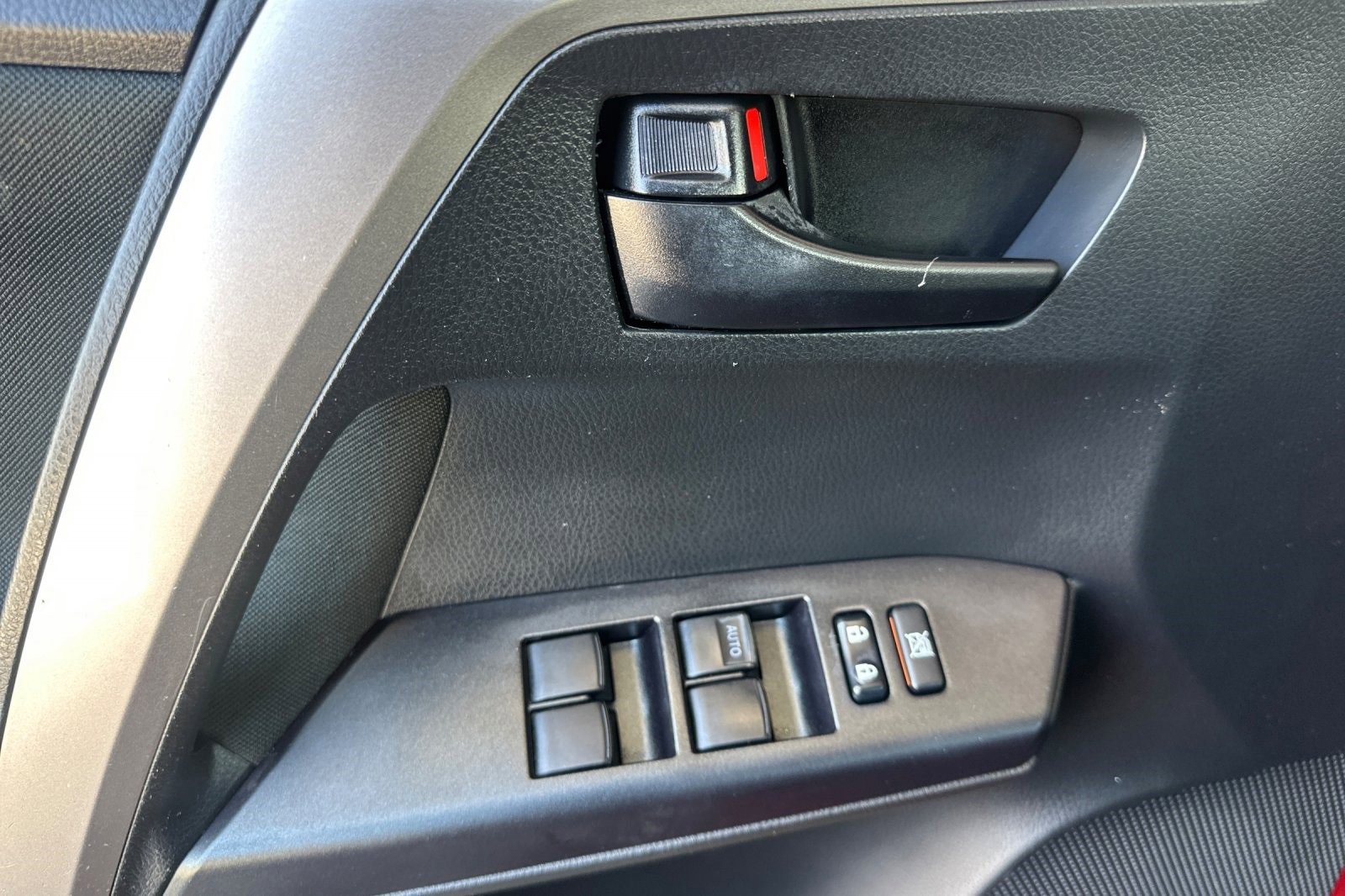 2017 Toyota RAV4 LE photo 11
