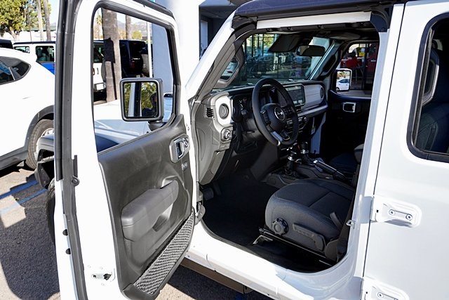 New 2026 Bright White Clear-Coat Exterior Paint Jeep Sport S image 42