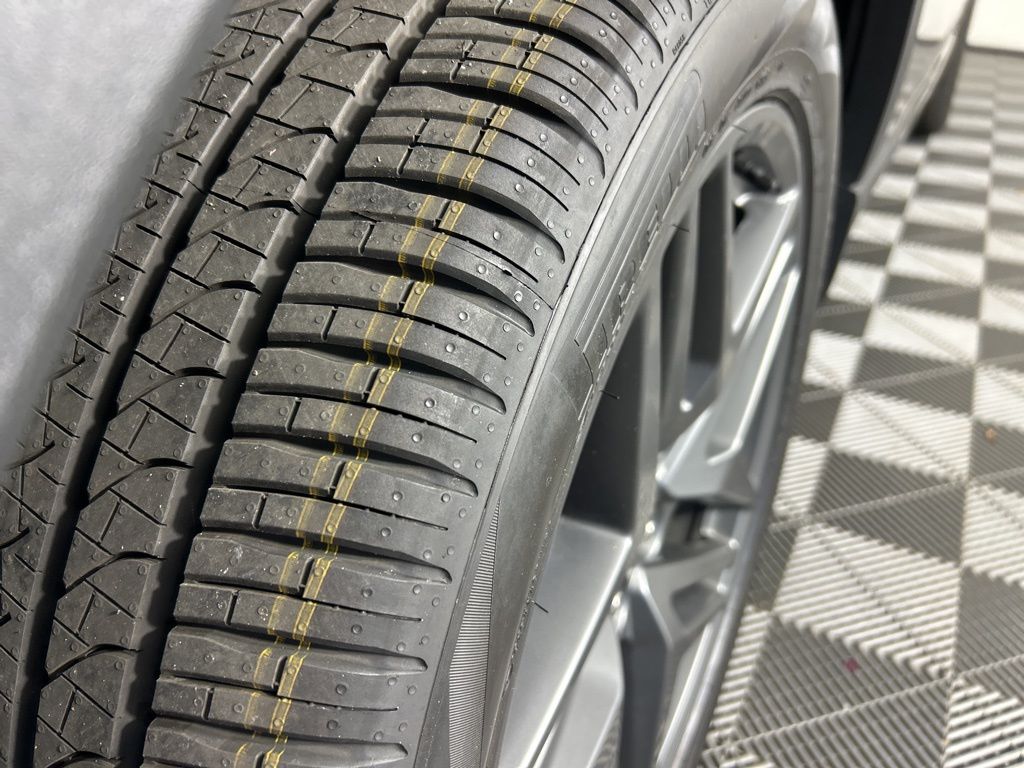 2025 Ford Explorer ST-Line photo 4