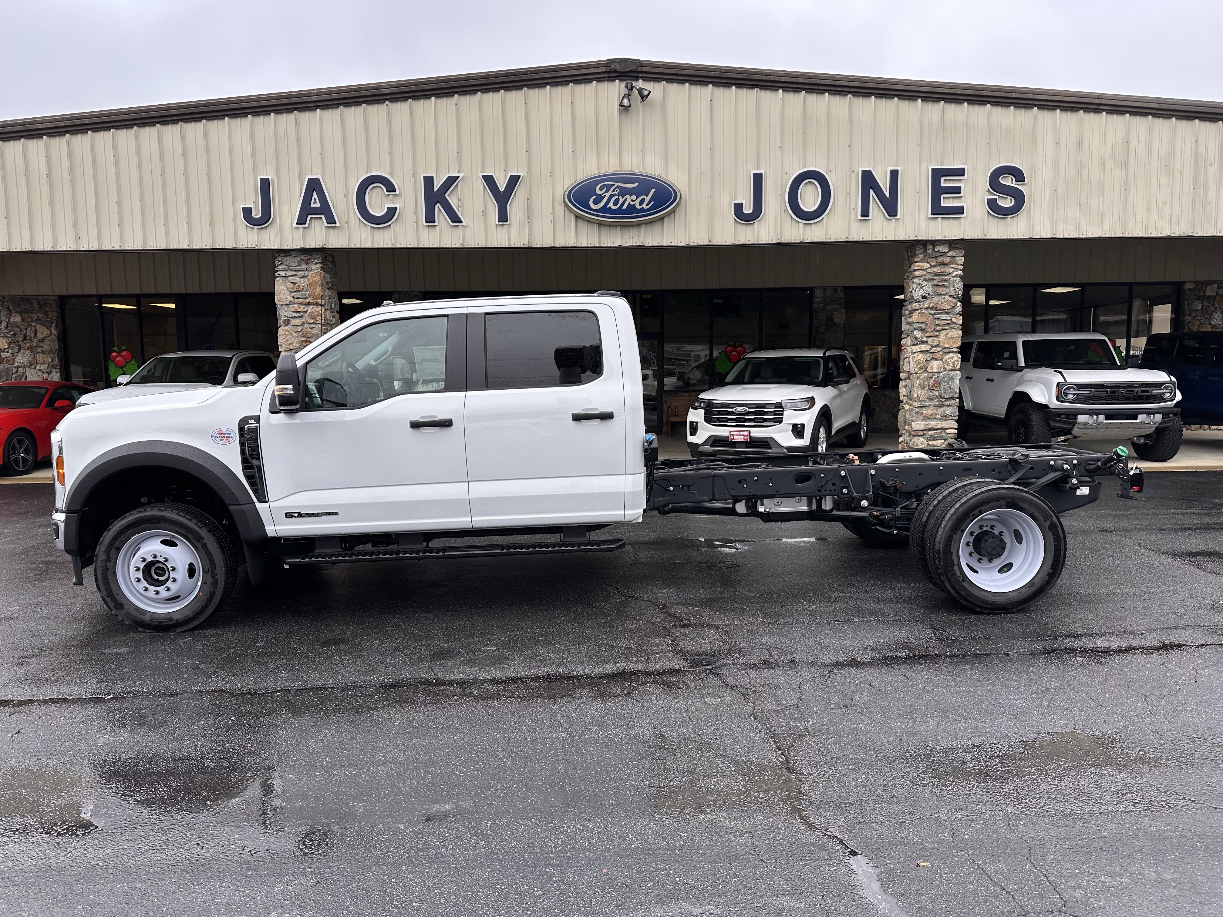 2025 Ford F-450 Super Duty Chassis Cab XL's photo