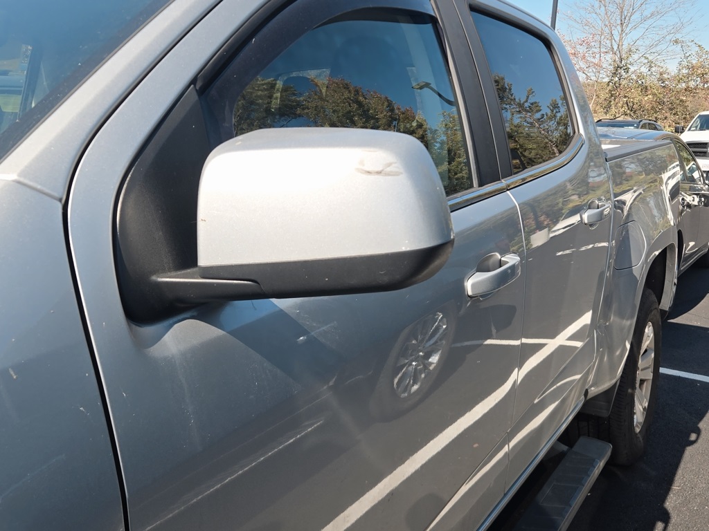 2017 Chevrolet Colorado LT photo 2