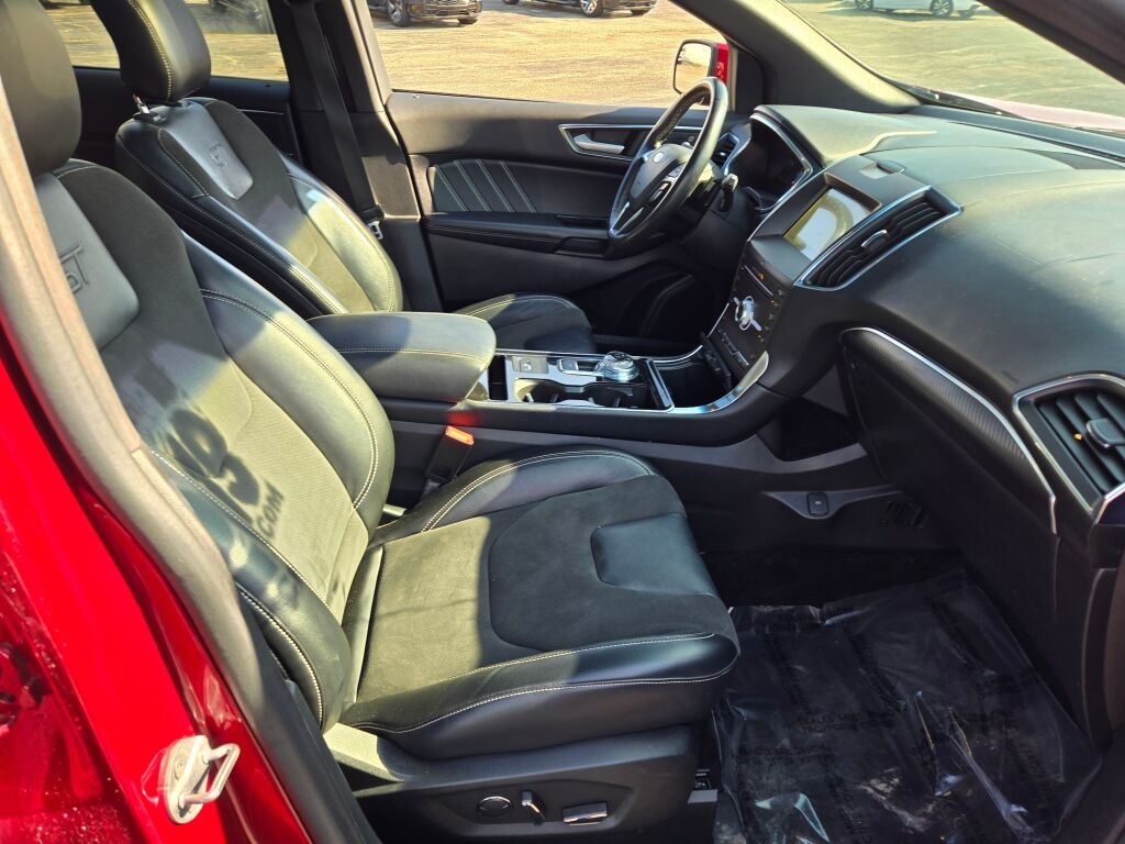2019 Ford Edge ST photo 2