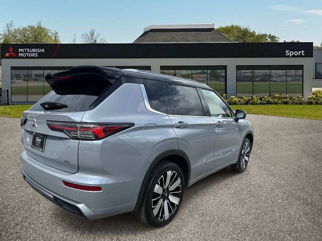 2025 Mitsubishi Outlander SEL photo 3