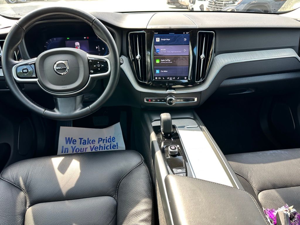 2025 Volvo XC60 B5 Plus photo 9