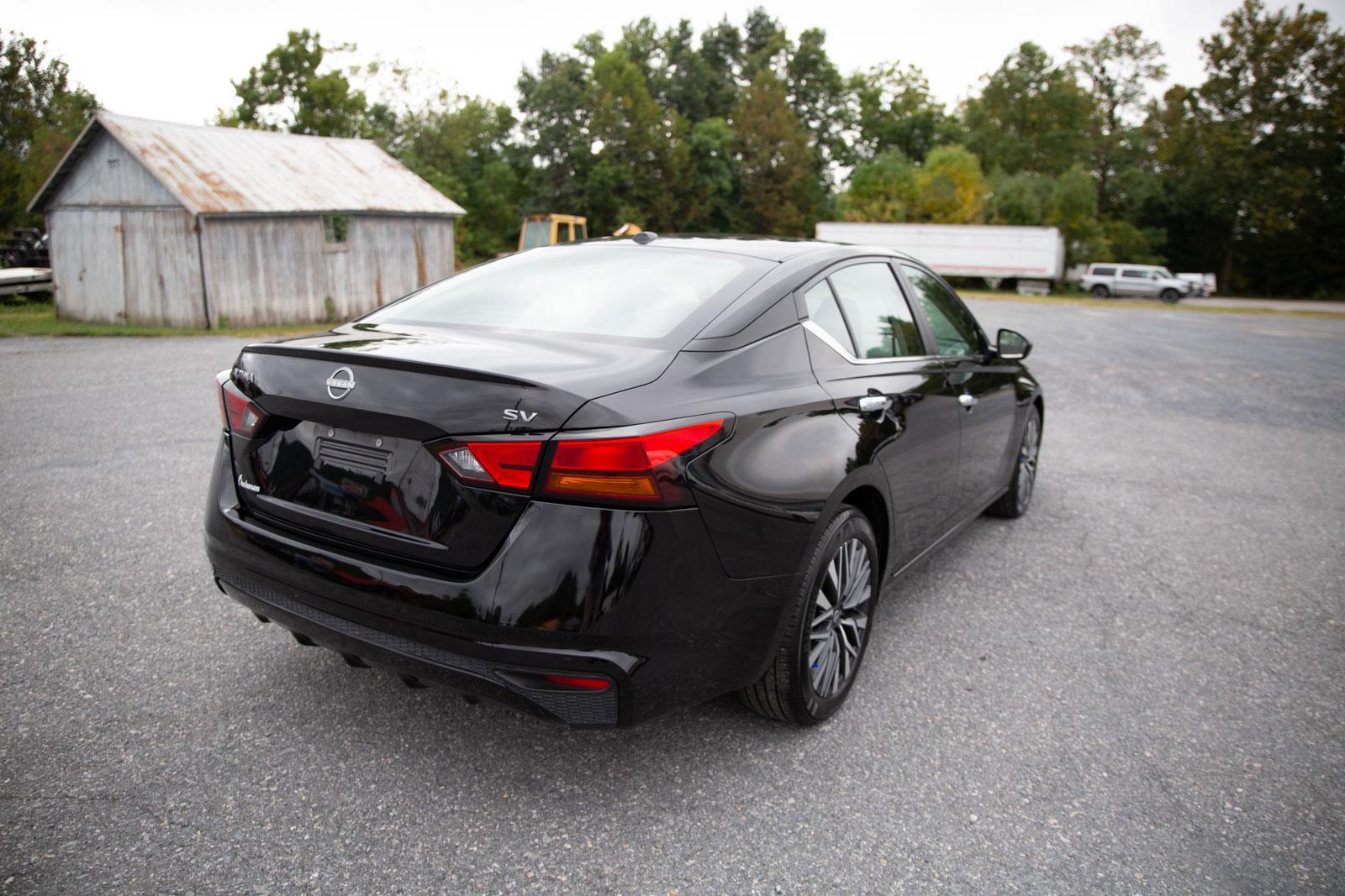 2024 Nissan Altima 2.5 SV photo 2