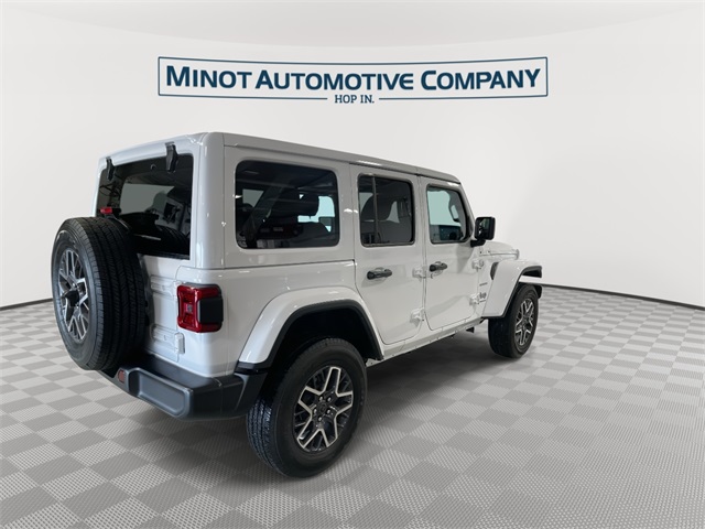 2024 Jeep Wrangler Sahara photo 8