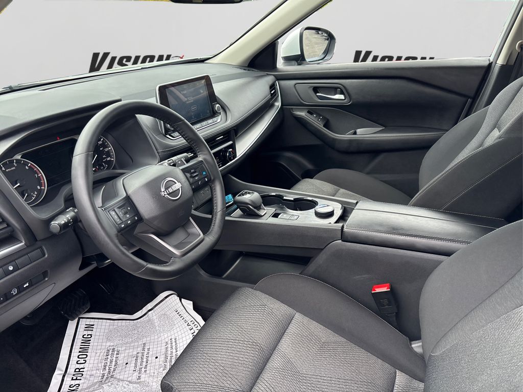 2025 Nissan Rogue SV photo 9