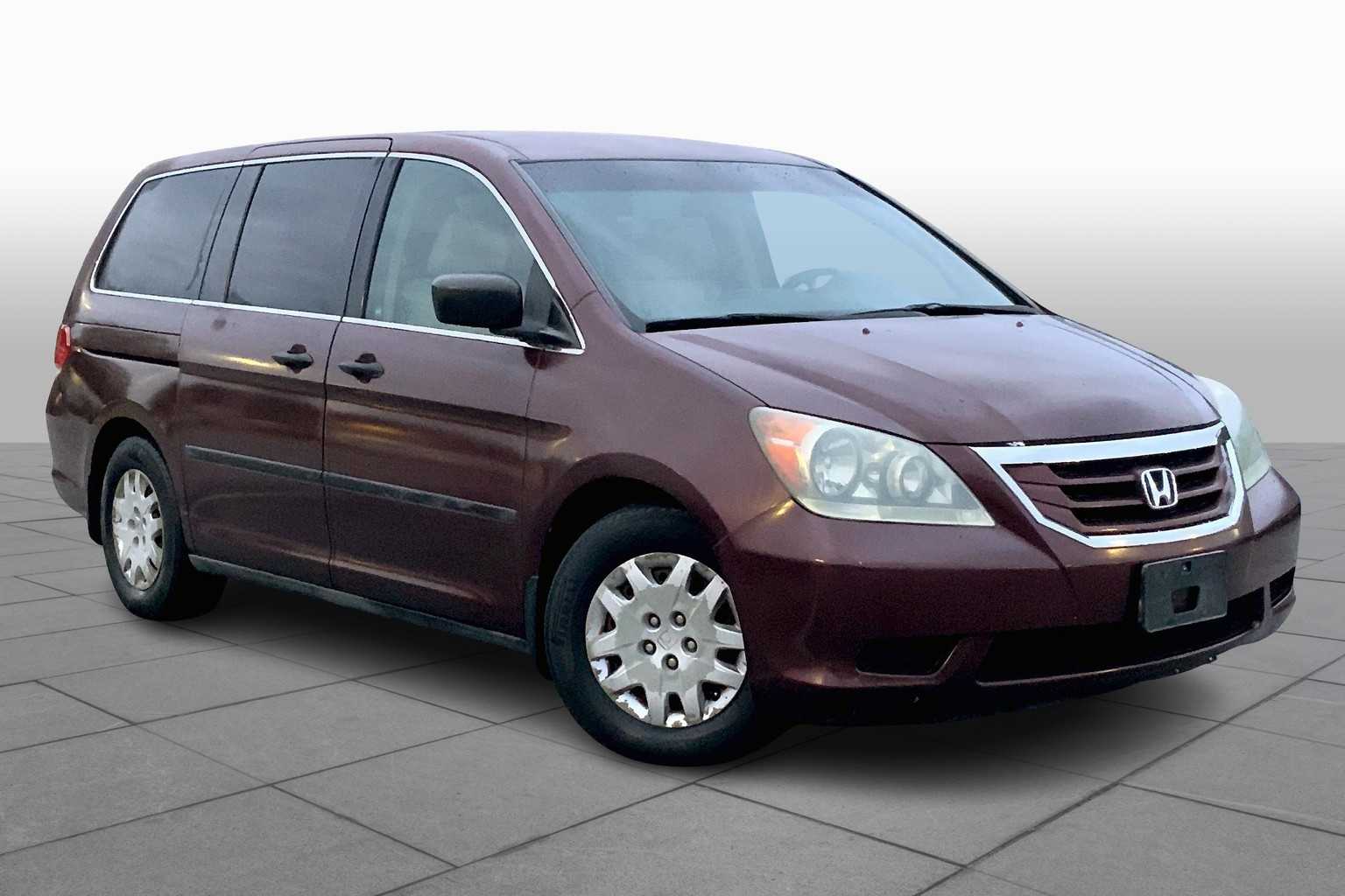2010 Honda Odyssey LX photo 2