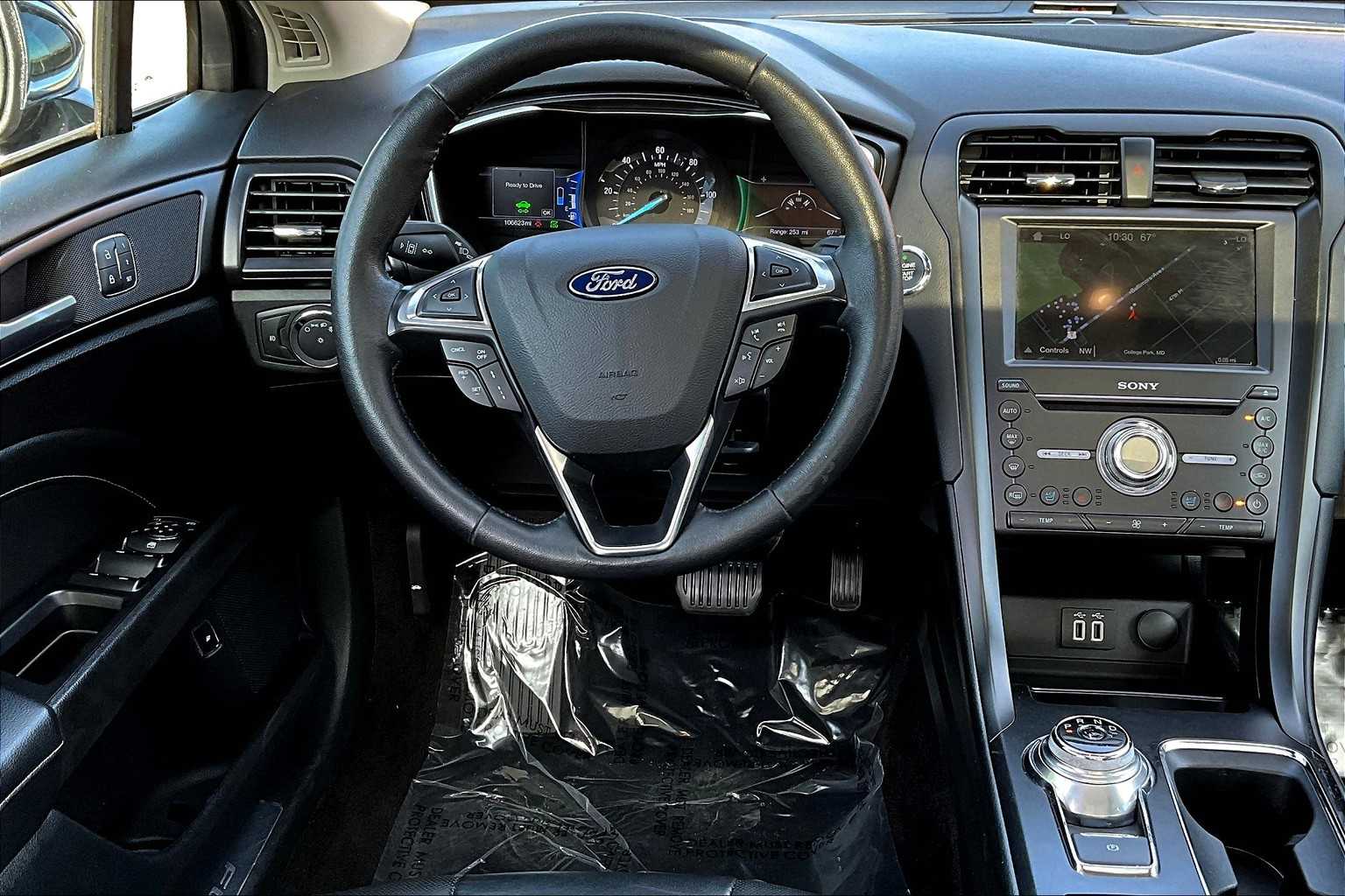 2019 Ford Fusion Hybrid Titanium photo 5