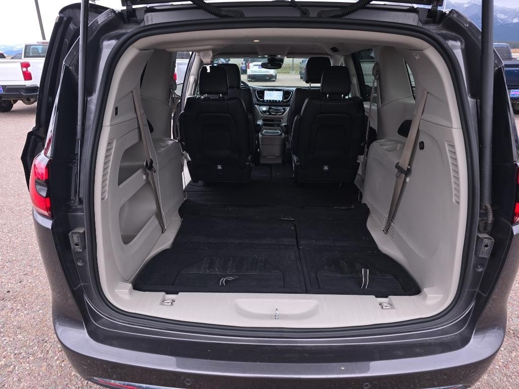 2022 Chrysler Pacifica Touring L photo 22