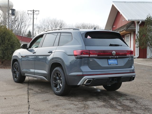 2025 Volkswagen Atlas SE Technology Peak Edition photo 3