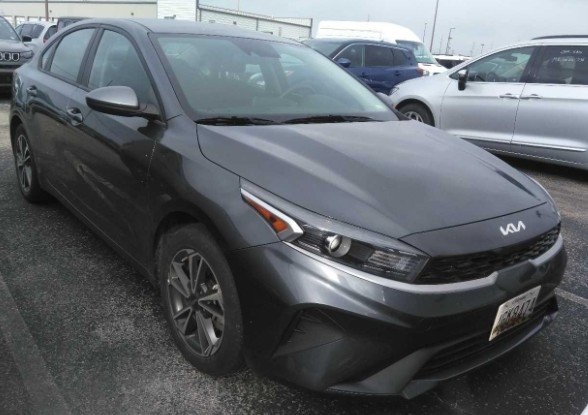 2023 Kia Forte LXS photo 2