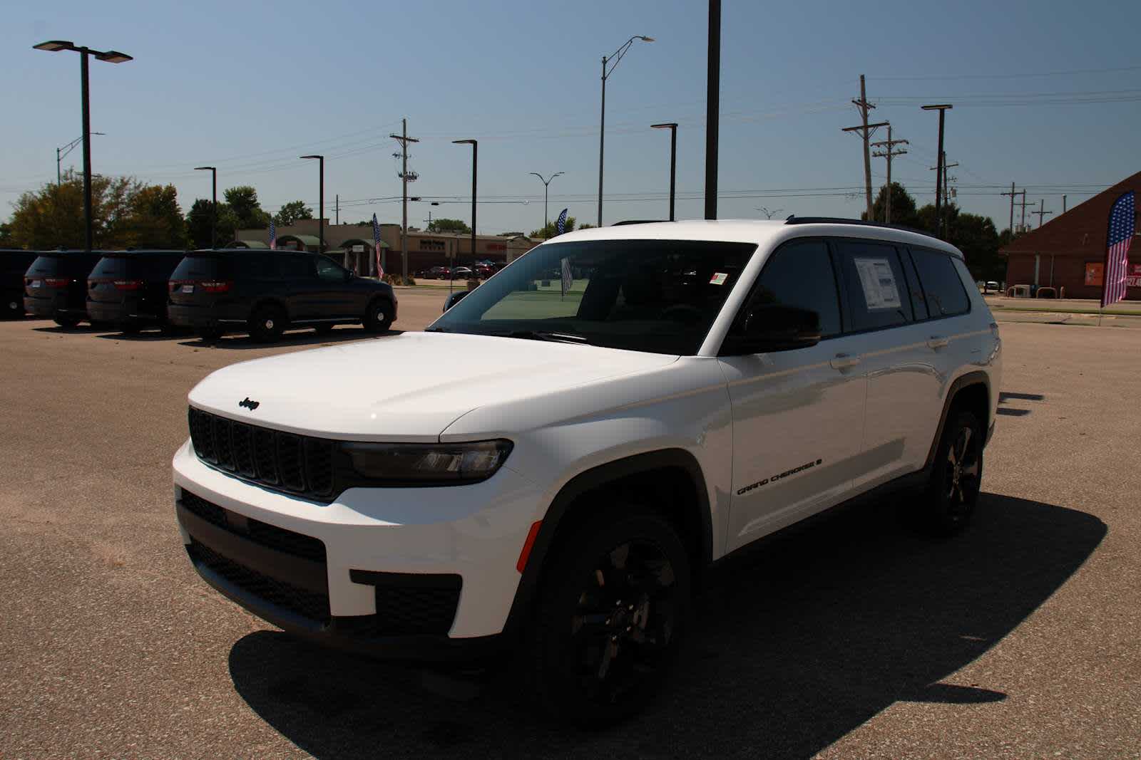 2025 Jeep Grand Cherokee Laredo Altitude photo 4