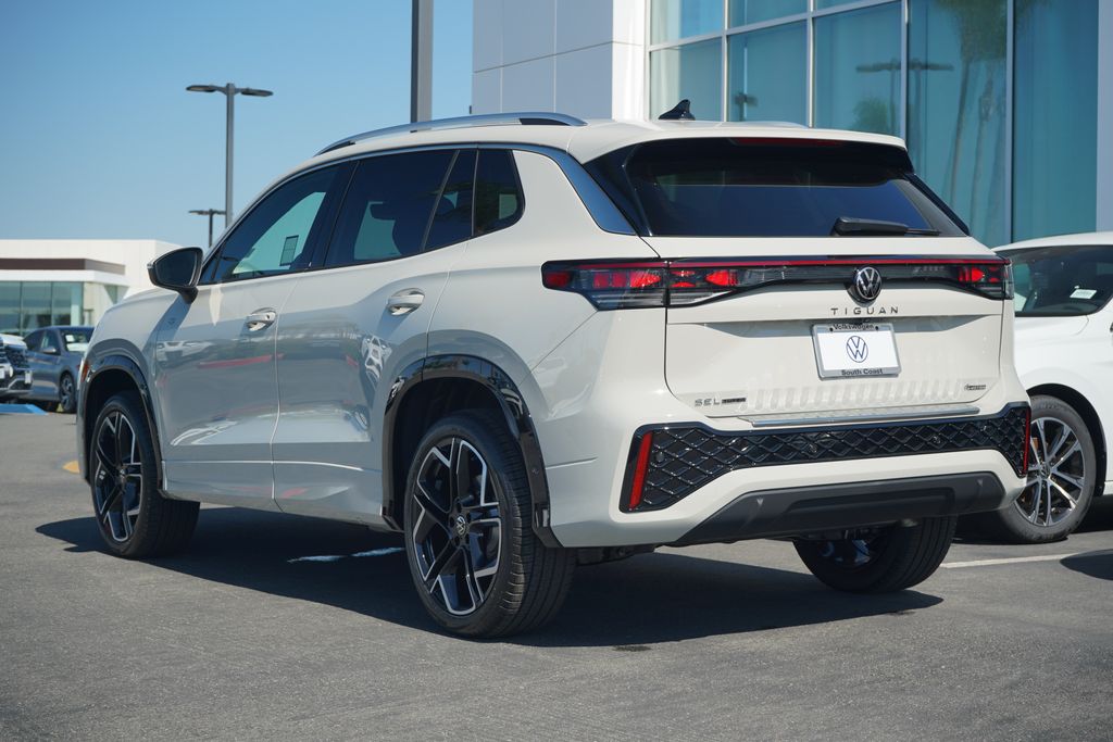 2026 Volkswagen Tiguan SEL R-Line photo 3