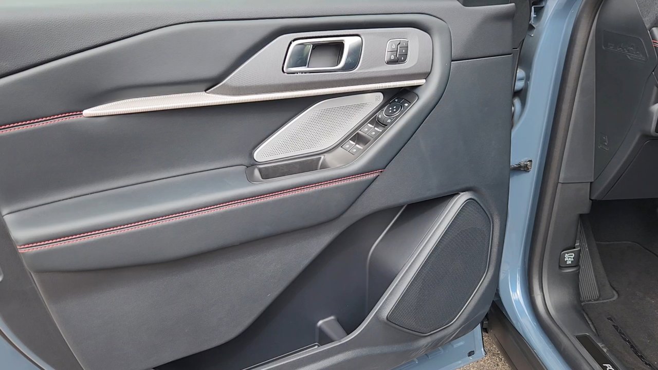 2025 Ford Explorer ST photo 16