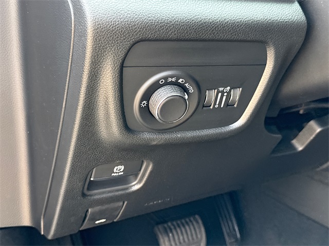 2025 Jeep Grand Cherokee Laredo photo 15