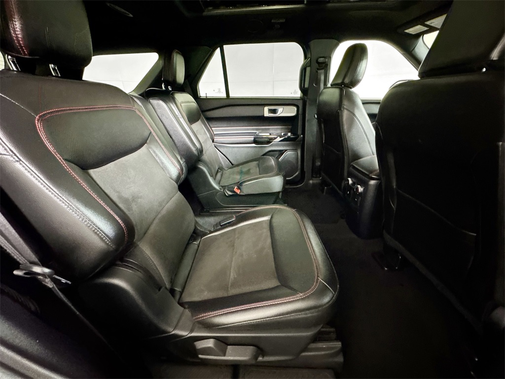2022 Ford Explorer ST-Line photo 19