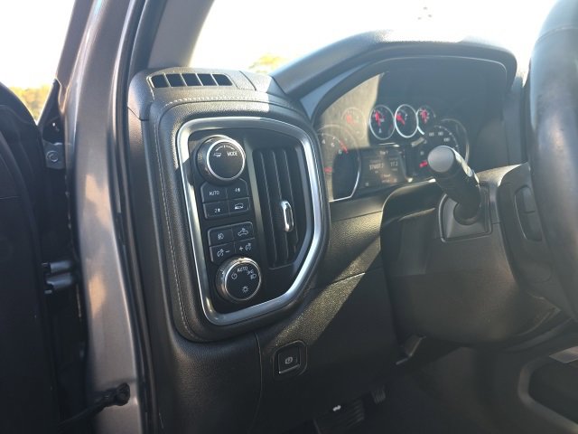 2021 Chevrolet Silverado 1500 RST photo 12