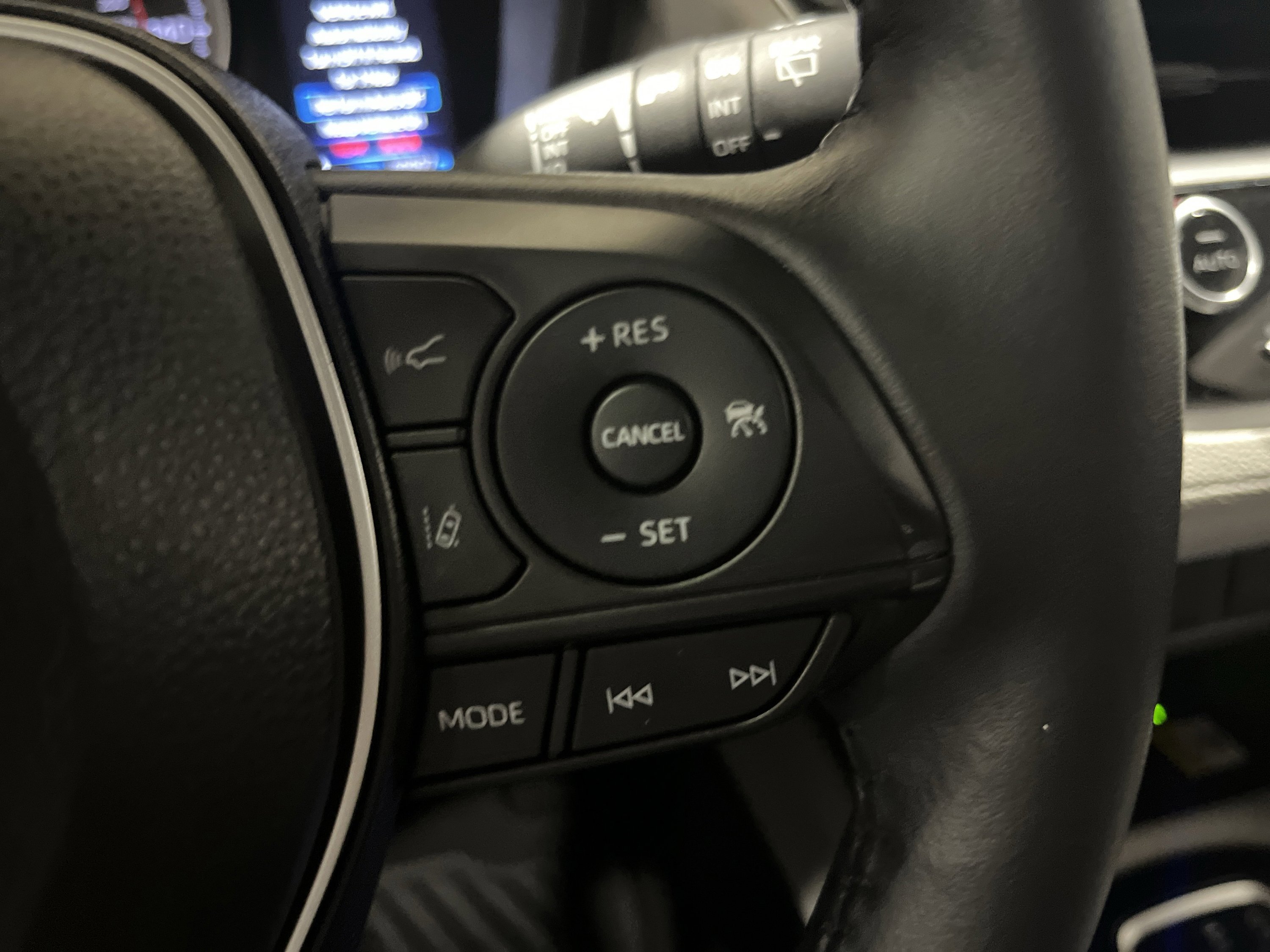 2022 Toyota Corolla Cross LE photo 16