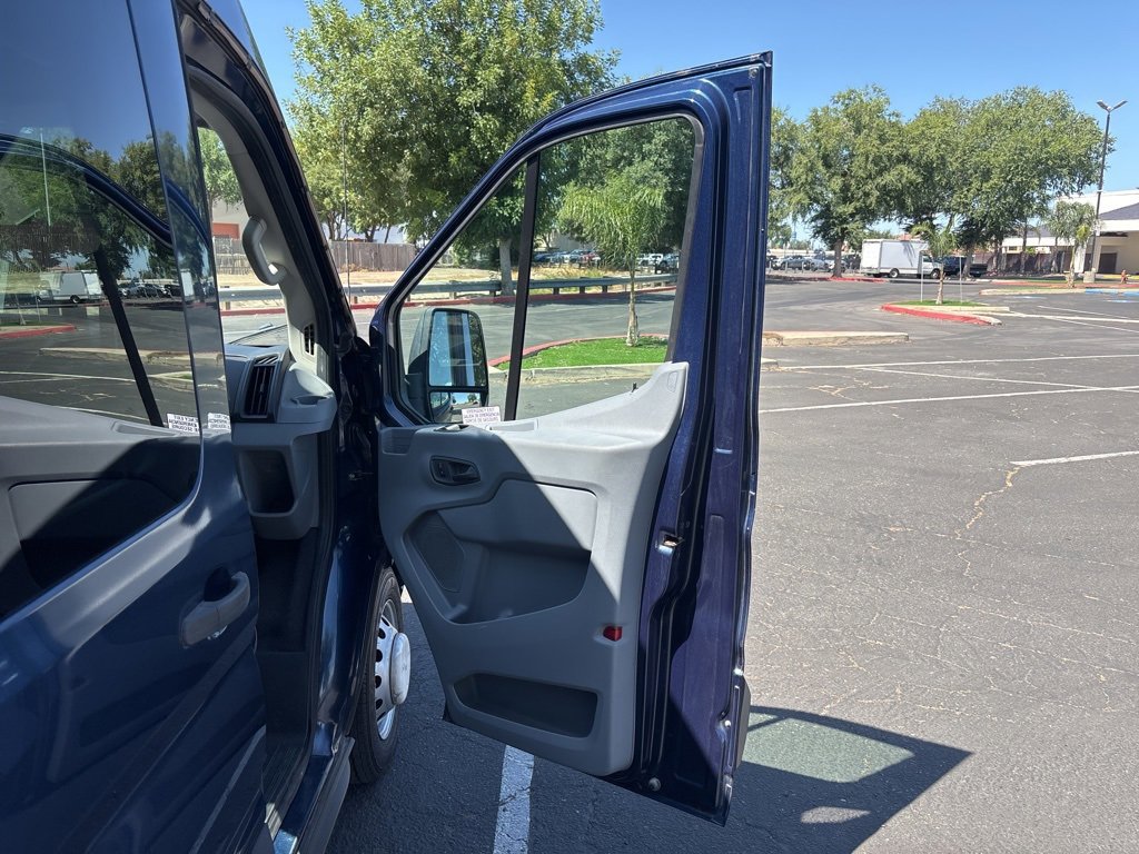 2016 Ford Transit XLT photo 16