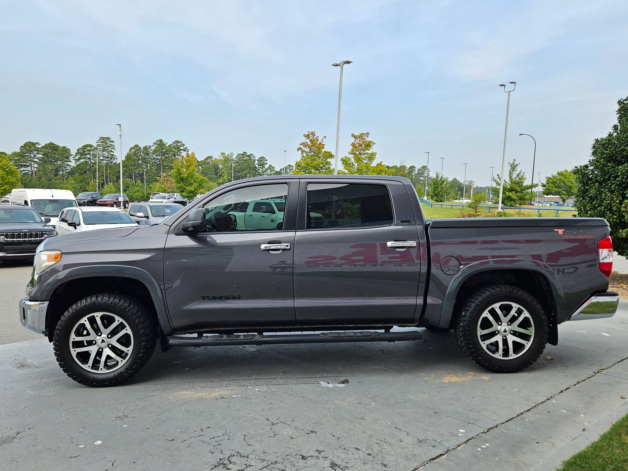 2017 Toyota Tundra SR5 photo 3