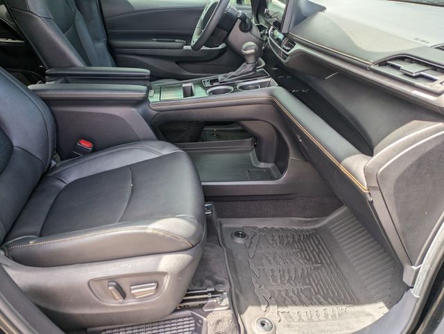 2025 Toyota Sienna Woodland Edition photo 28