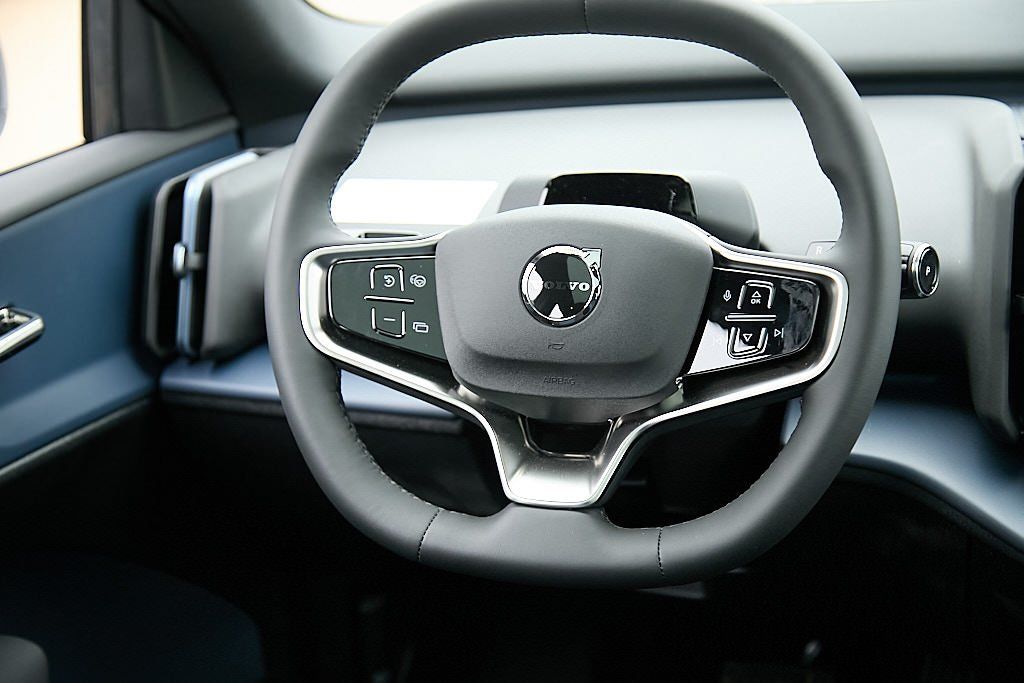 2026 VOLVO EX30 CC - Image 24