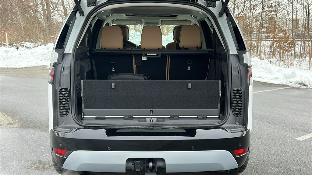 2025 Land Rover Discovery Metropolitan Edition photo 26