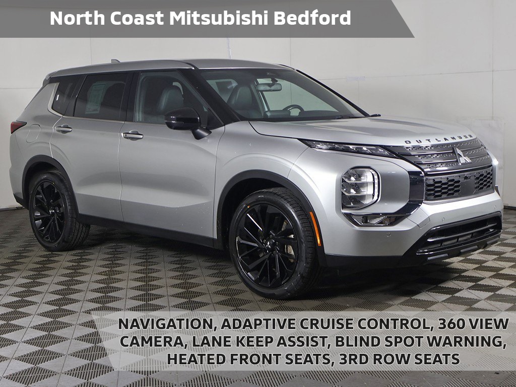 2023 Mitsubishi Outlander SE Black Edition's photo