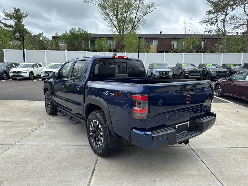 2022 Nissan Frontier PRO-4X photo 2
