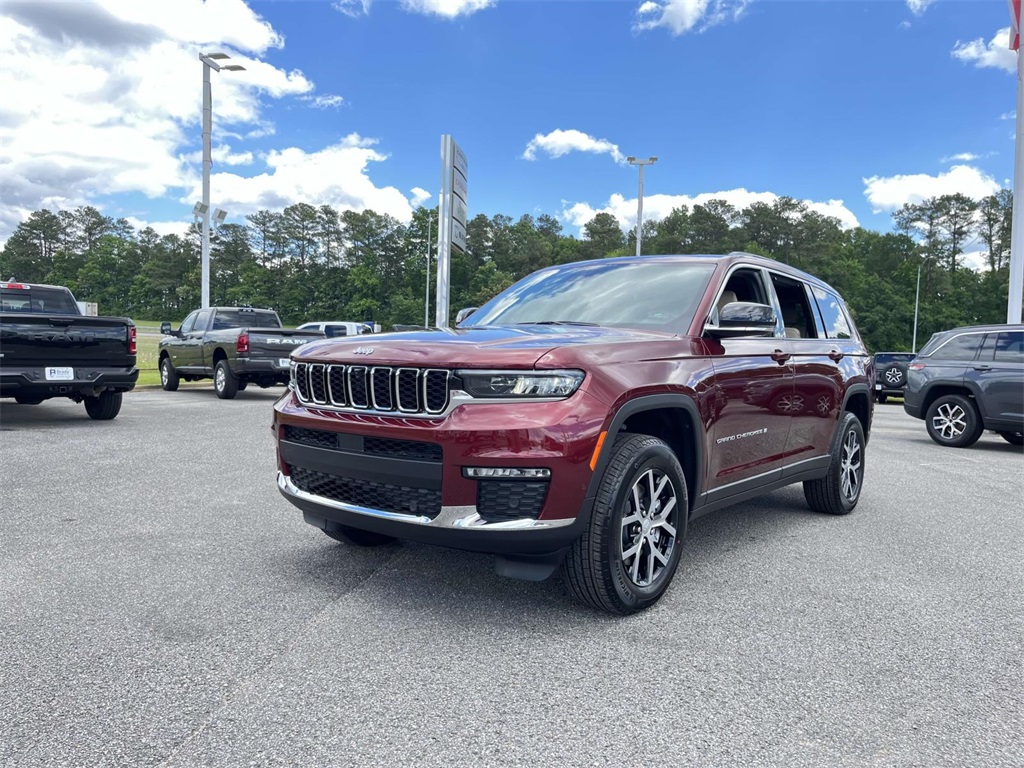 2025 Jeep Grand Cherokee Limited photo 3