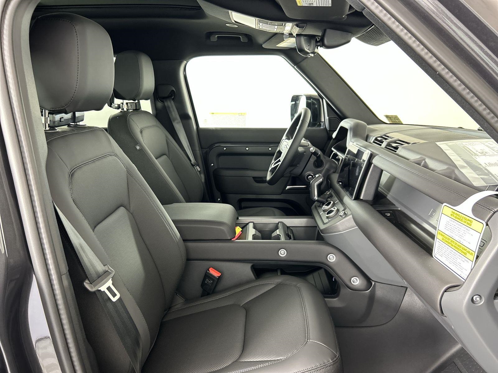 2025 Land Rover Defender 110 S photo 31