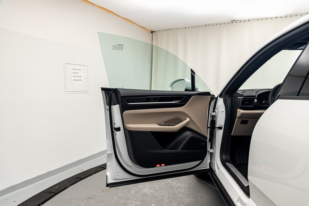 2024 Porsche Macan Electric 4 photo 13