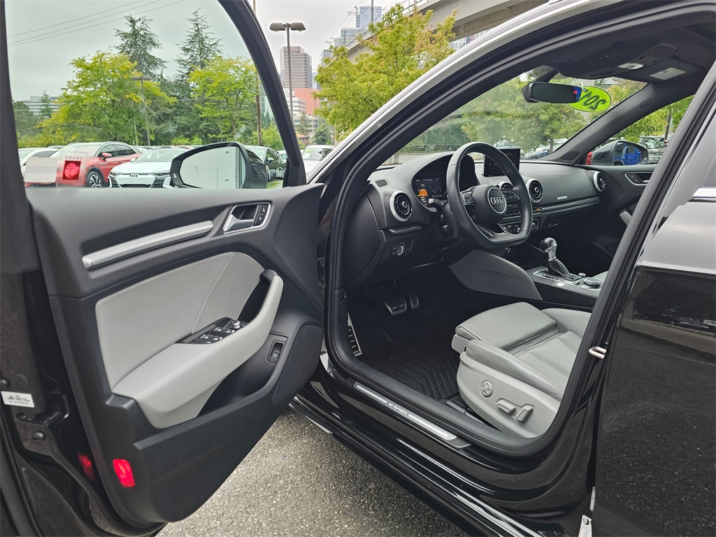 2017 Audi A3 E-tron Premium Plus photo 21