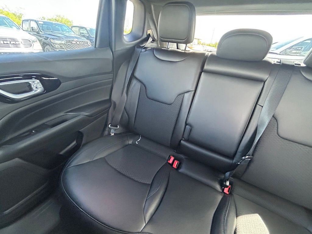 2026 Jeep Compass Latitude Altitude photo 12