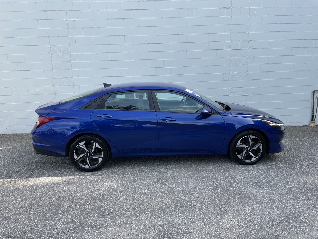 2023 Hyundai Elantra SEL Convenience photo 3