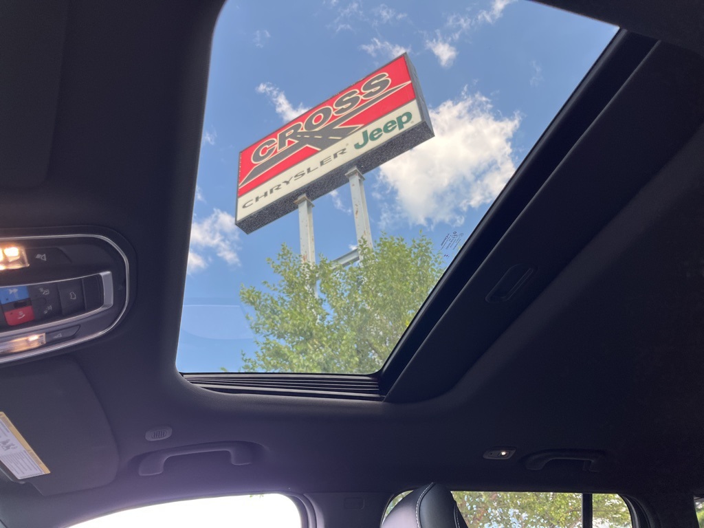 2025 Jeep Grand Cherokee Altitude photo 2