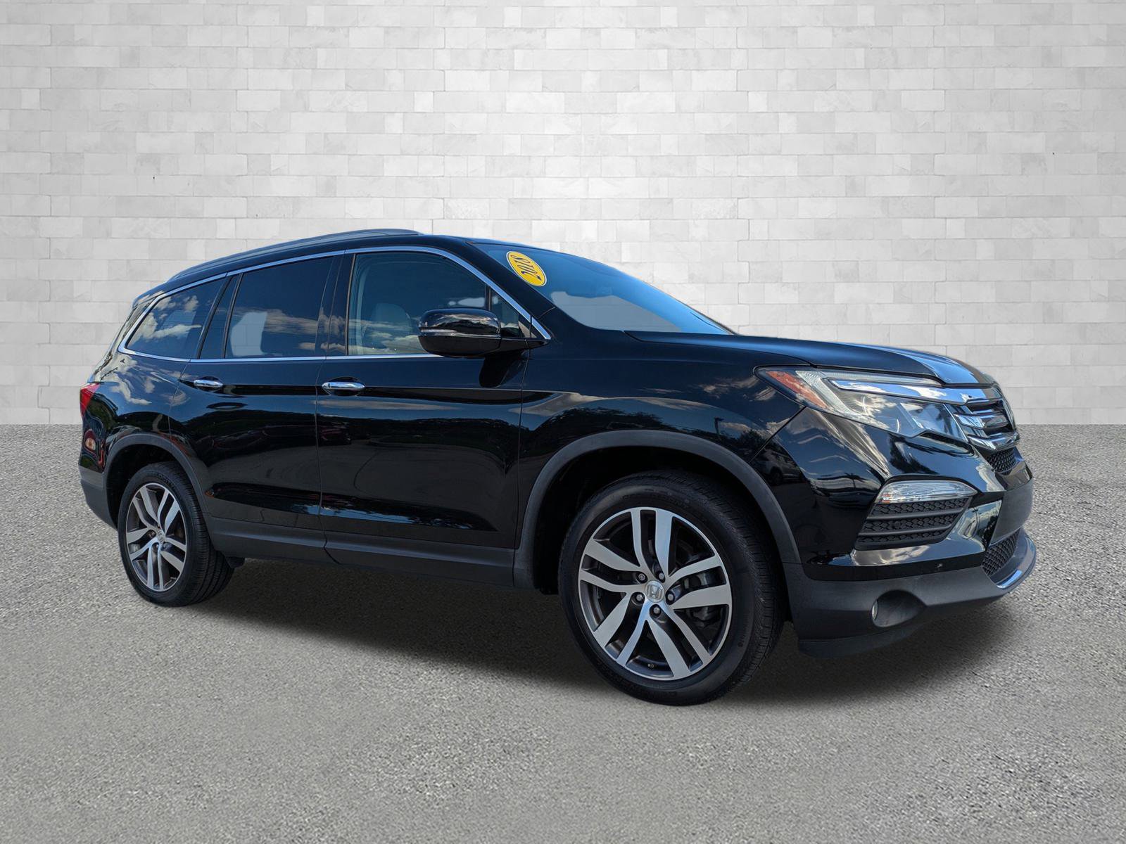 2018 Honda Pilot Elite's photo