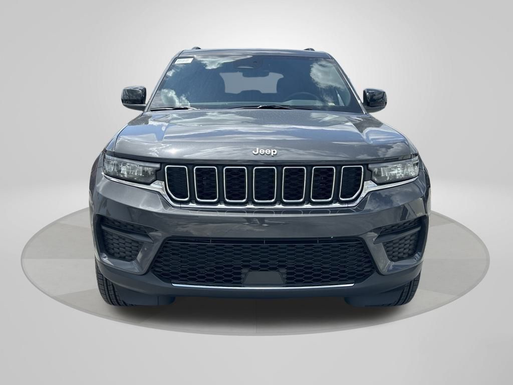 2025 Jeep Grand Cherokee Laredo X photo 3