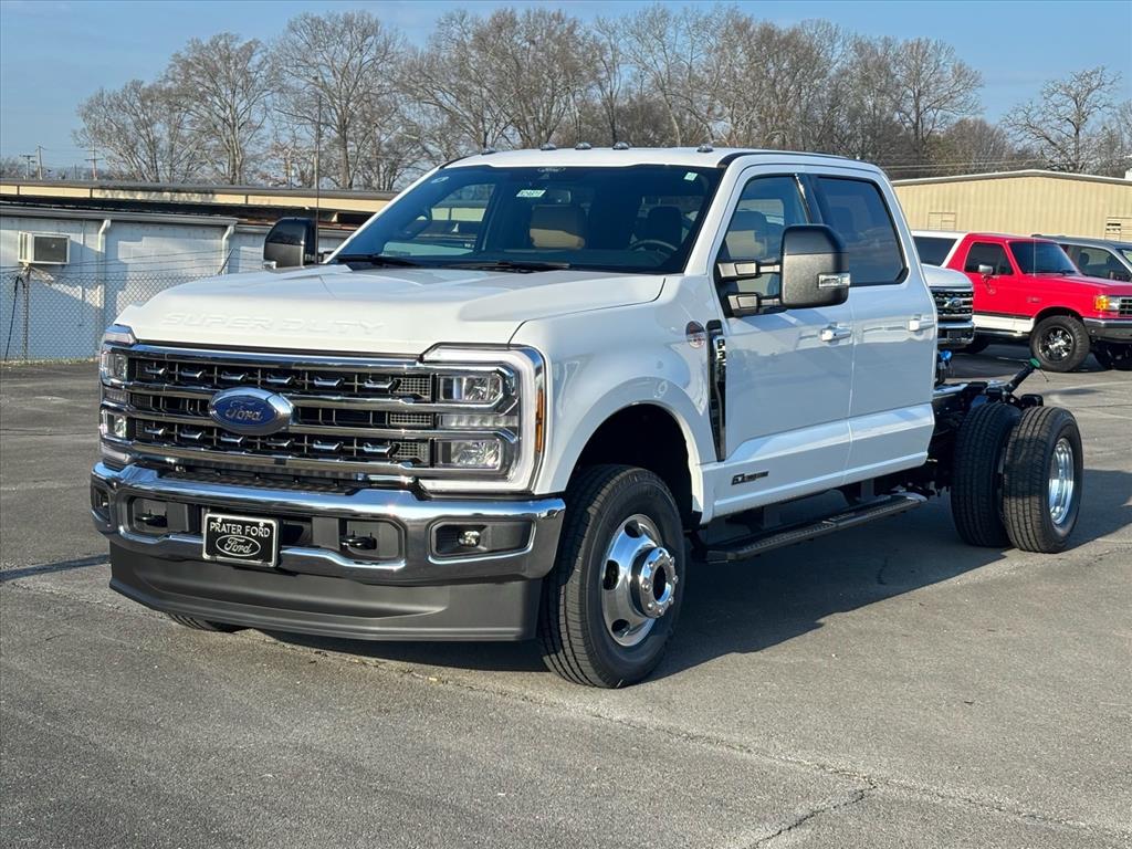 2026 Ford F-350 Super Duty Chassis Cab Lariat's photo
