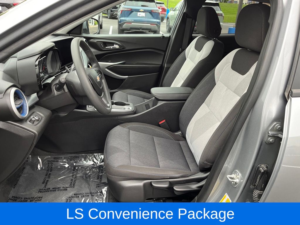 2024 Chevrolet Trax LS photo 9