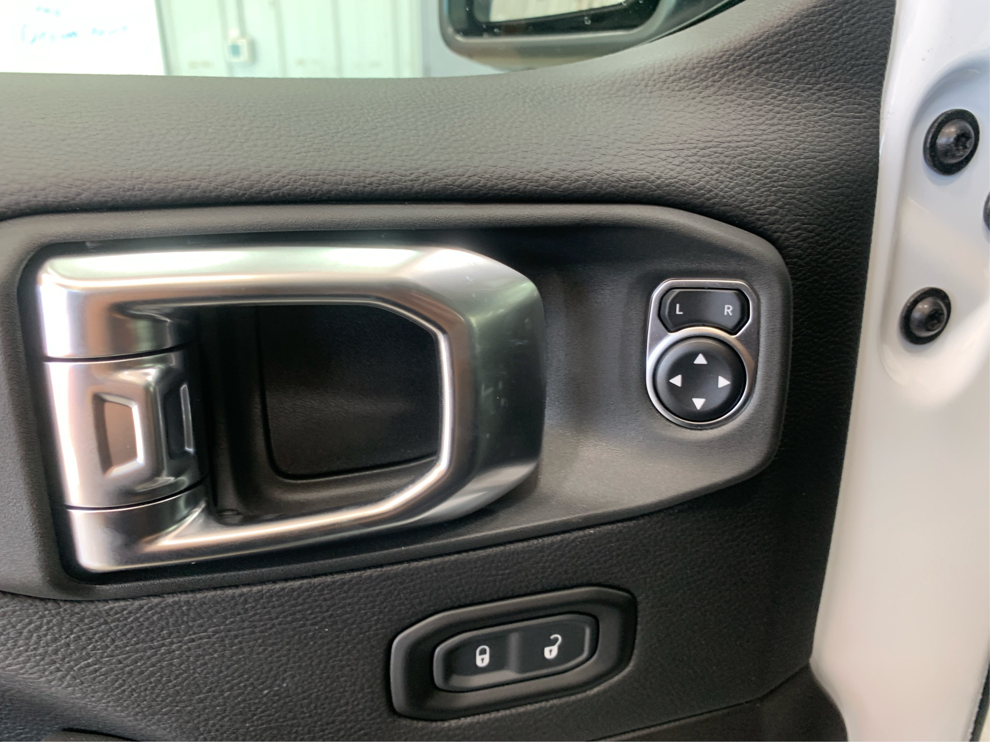 2025 Jeep Gladiator Sport photo 9