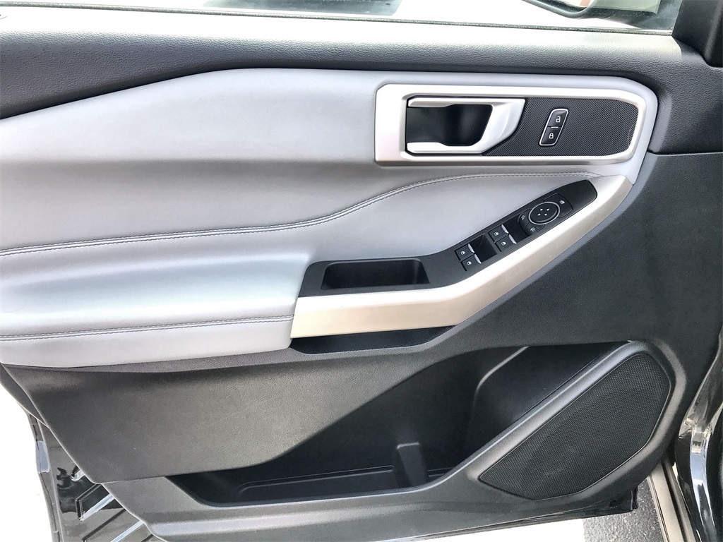 2023 Ford Explorer XLT photo 13