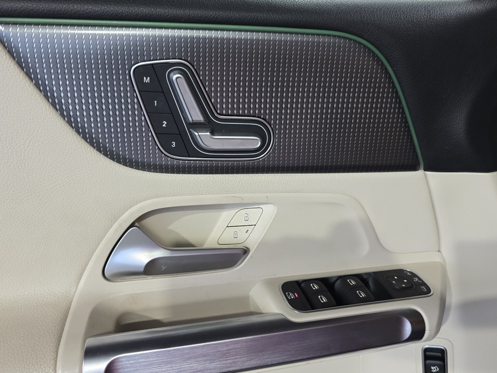 2021 Mercedes Benz GLB 250 photo 13